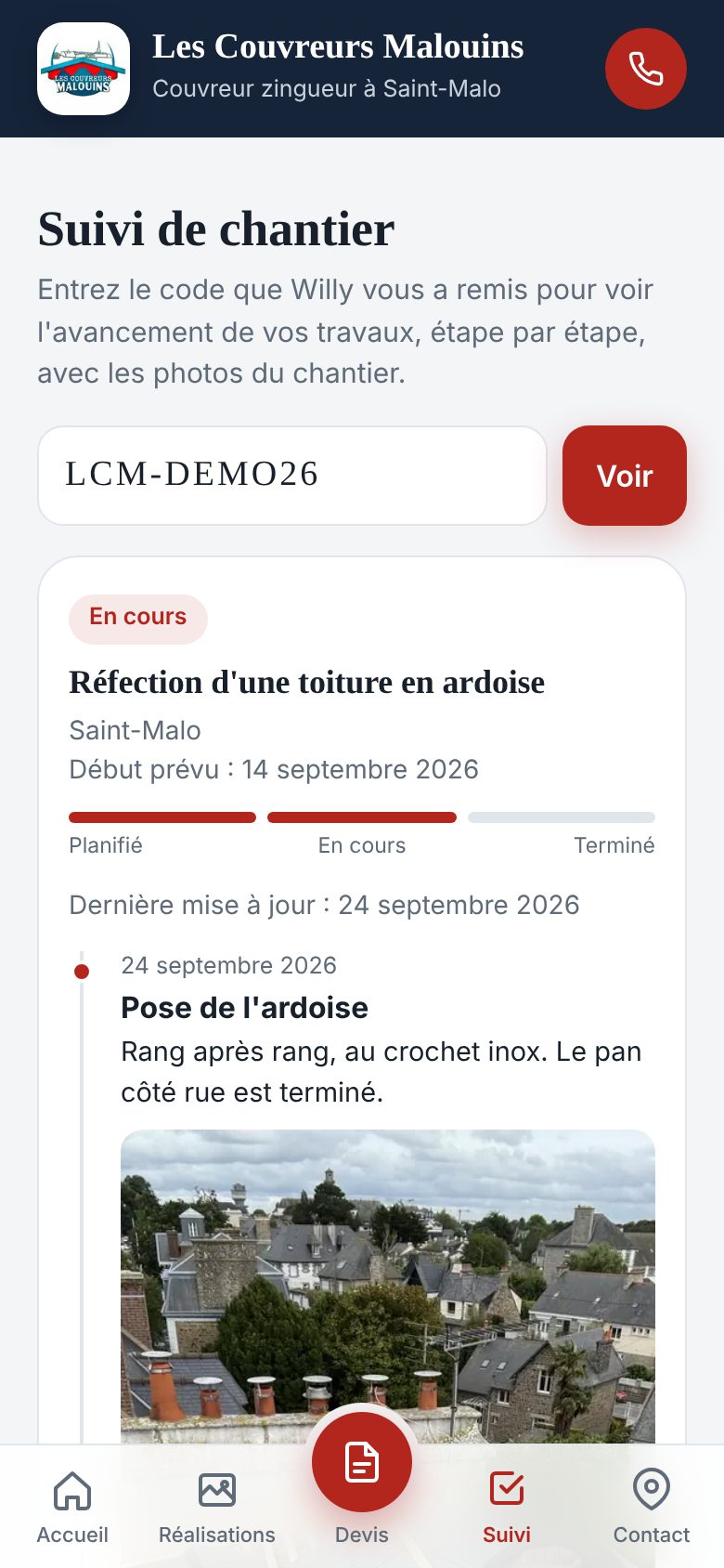 Écran de suivi de chantier : code personnel, statut En cours, barre d'avancement et première étape datée avec sa photo