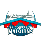 Logo Les Couvreurs Malouins — les remparts de Saint-Malo au-dessus d'un toit