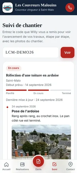 Écran de suivi de chantier dans l'appli Les Couvreurs Malouins : code personnel, statut, avancement et étapes datées avec photos